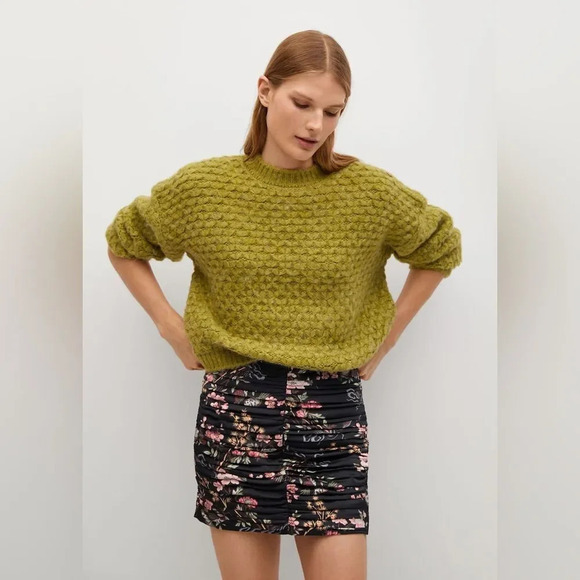 MNG MANGO Printed Pleated‎ Mini Skirt in Black - Picture 1 of 12